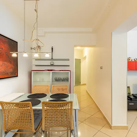 Castle Vista Getaway, Free Parking