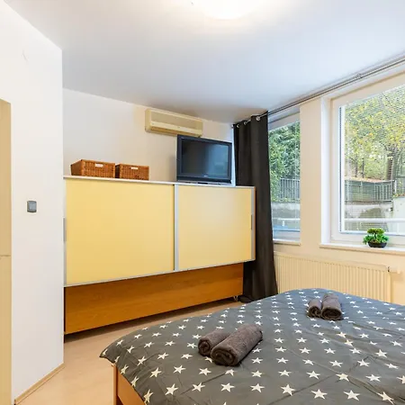 Castle Vista Getaway, Free Parking