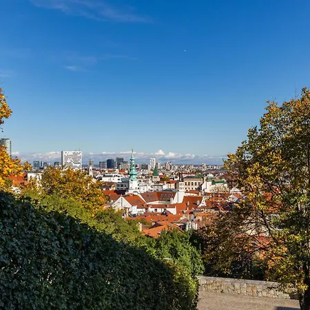 Apartamento Castle Vista Getaway, Free Parking *