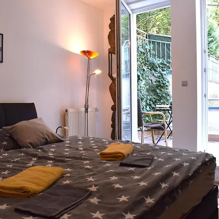 Castle Vista Getaway, Free Parking