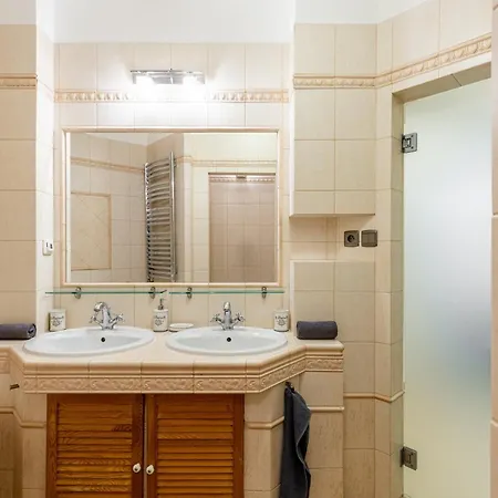 Castle Vista Getaway, Free Parking *